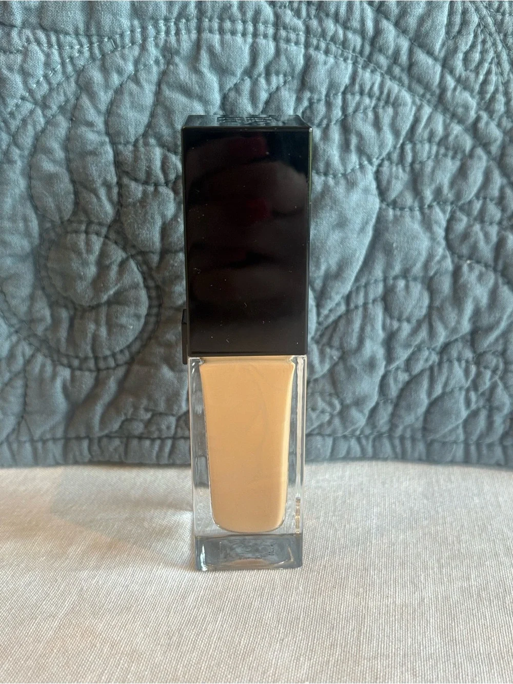 Givenchy Prisme Libre Skin-Caring Glow Foundation 4-W310 Medium Warm